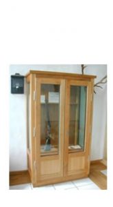 Produkte – Unisecur Echtholzvitrinen